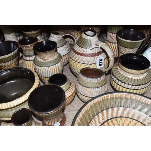 918 - A LARGE COLLECTION OF WEST GERMAN DUMLER BREIDEN EARTHERNWARE, mid 20th century 'Terra series', a st... 