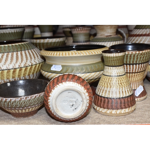 918 - A LARGE COLLECTION OF WEST GERMAN DUMLER BREIDEN EARTHERNWARE, mid 20th century 'Terra series', a st... 