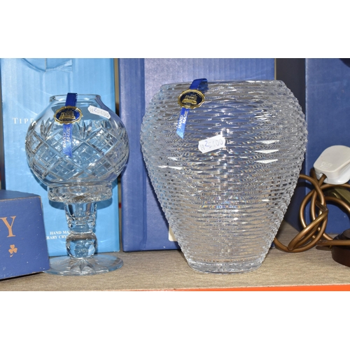 923 - A GROUP OF BOXED CUT CRYSTAL TABLE LAMPS AND VASES, comprising a 'Tulip' vase, two crystal bowls, a ... 