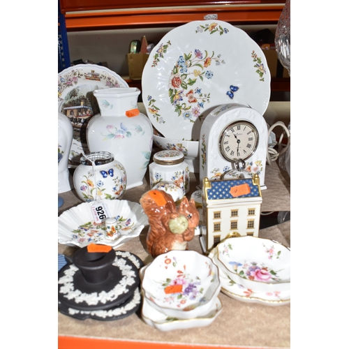 926 - A GROUP OF CERAMICS, comprising two Wedgwood 'Foxwood Tales' collector's plates Foxwood Regatta and ... 