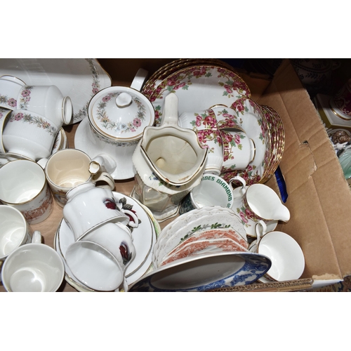 927 - FOUR BOXES AND LOOSE CERAMICS AND GLASSWARE, to include a Denby 'Chevron' pattern coffee set, a boxe... 