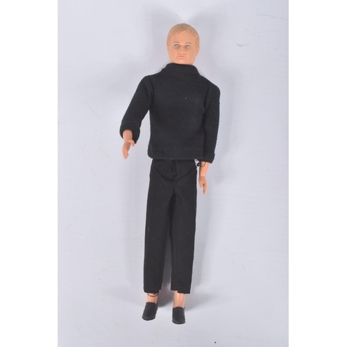 35 - A BOXED 1965 GILBERT THE MAN FROM U.N.C.L.E. ILLYA KURYAKIN TV ACTION FIGURE, numbered 16125, played... 