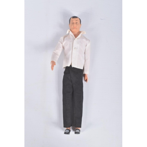 36 - A BOXED 1965 GILBERT THE MAN FROM U.N.C.L.E. NAPOLEON SOLO TV ACTION FIGURE, numbered 16120, played ... 