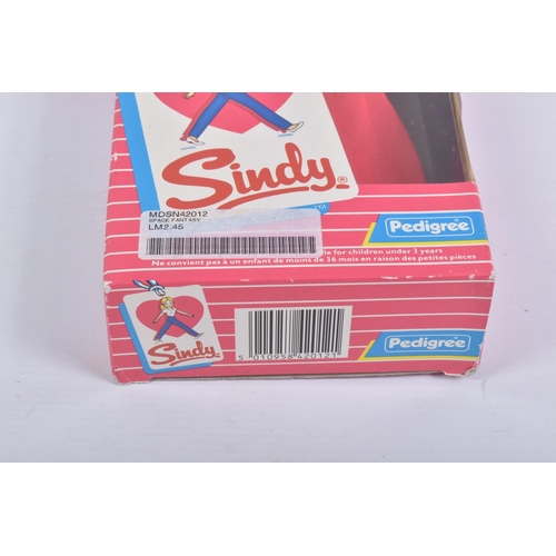 43 - A BOXED PEDIGREE SINDY SPACE FANTASY GALAZIE DOLL, numbered 42012, appears complete, plastic window ... 