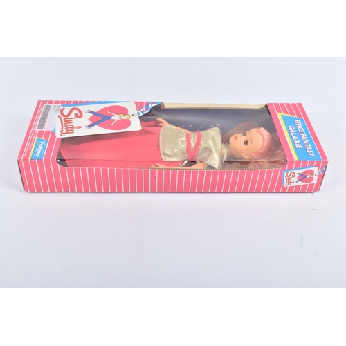 43 - A BOXED PEDIGREE SINDY SPACE FANTASY GALAZIE DOLL, numbered 42012, appears complete, plastic window ... 