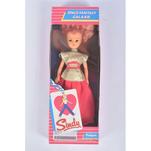 43 - A BOXED PEDIGREE SINDY SPACE FANTASY GALAZIE DOLL, numbered 42012, appears complete, plastic window ... 