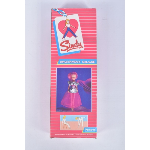 43 - A BOXED PEDIGREE SINDY SPACE FANTASY GALAZIE DOLL, numbered 42012, appears complete, plastic window ... 