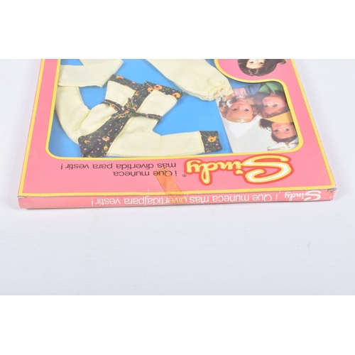 104 - TWO BOXED SPANISH FLORIDO SINDY OUTFIT SETS, the first a Pyjama Clothes 661, tape coming free, box i... 