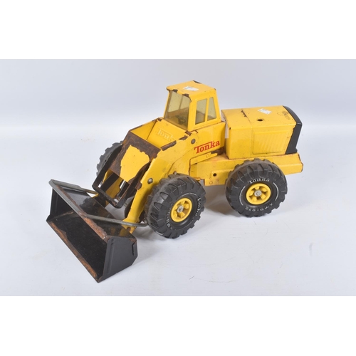 122 - FOUR ITEMS OF MIGHTY TONKA TOYS CONSTRUCTION EQUIPMENT, Mighty Tonka Bulldozer, two articulated Load... 