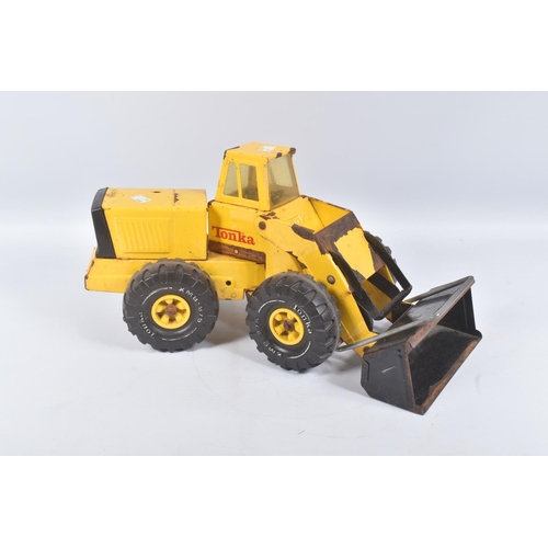 122 - FOUR ITEMS OF MIGHTY TONKA TOYS CONSTRUCTION EQUIPMENT, Mighty Tonka Bulldozer, two articulated Load... 