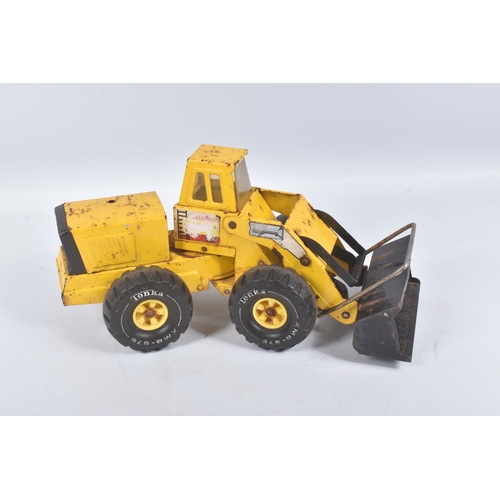 122 - FOUR ITEMS OF MIGHTY TONKA TOYS CONSTRUCTION EQUIPMENT, Mighty Tonka Bulldozer, two articulated Load... 