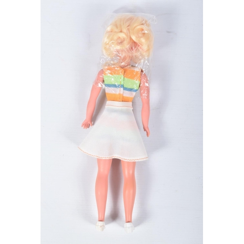 92 - A BOXED PEDIGREE SINDY FUNTIME DOLL, reference S676, blonde haired doll, some marks to one of the ar... 