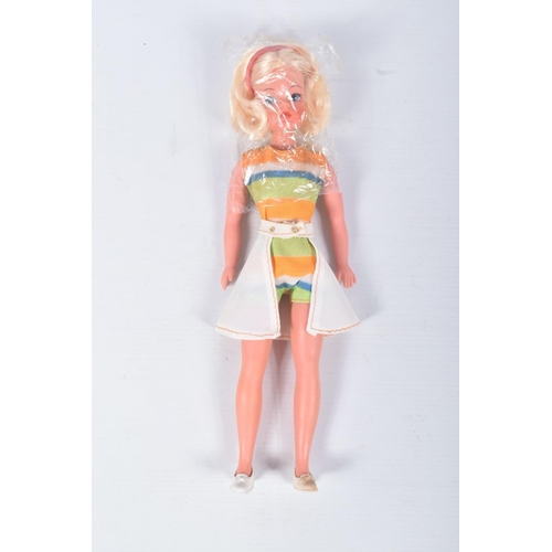 92 - A BOXED PEDIGREE SINDY FUNTIME DOLL, reference S676, blonde haired doll, some marks to one of the ar... 