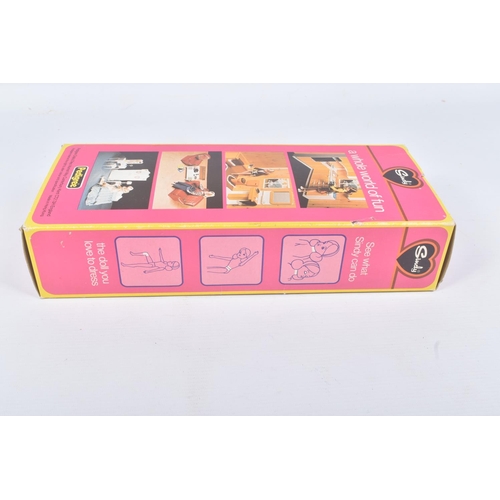 99 - A BOXED PEDIGREE SINDY SWEET DREAMS DOLL, reference 44694, brunette hair, nighttime outfit, box wind... 