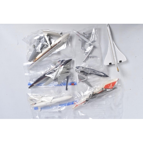 208 - AN ASSORTMENT OF UNBOXED MODEL AIRCRAFTS, each has been put into plastic freezer bags, to include mo... 