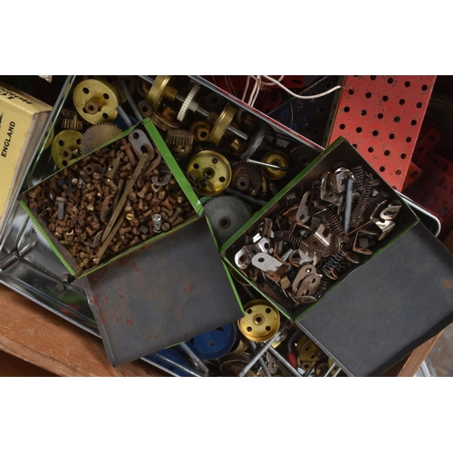 209 - A QUANTITY OF ASSORTED LOOSE MECCANO, mainly red/green and blue/yellow era parts, assorted gears, pu... 