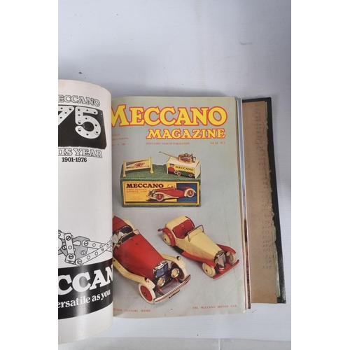 209 - A QUANTITY OF ASSORTED LOOSE MECCANO, mainly red/green and blue/yellow era parts, assorted gears, pu... 