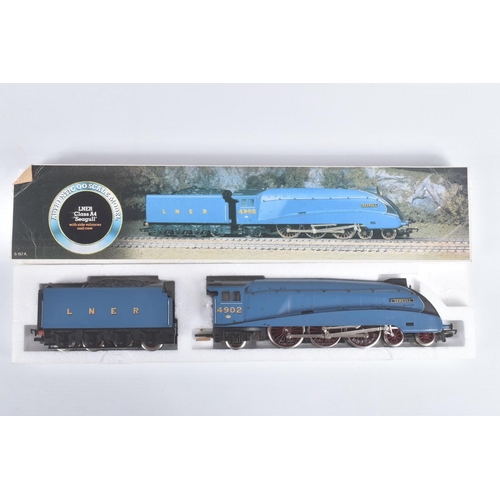 223 - THREE BOXED HORNBY RAILWAYS OO GAUGE A4 CLASS LOCOMOTIVES, 'Silver Fox' No.2512, L.N.E.R. grey liver... 