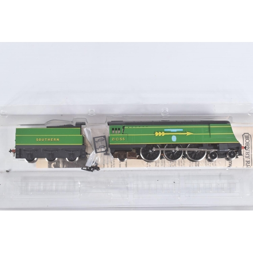 224 - TWO BOXED HORNBY RAILWAYS OO GAUGE BATTLE OF BRITAIN CLASS LOCOMOTIVES, 'Fighter Pilot' No.21C155 (R... 