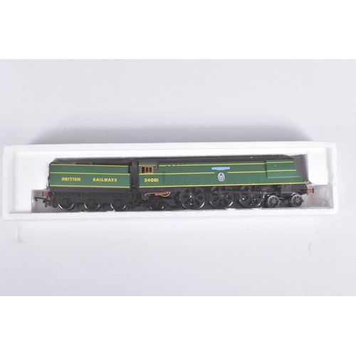 224 - TWO BOXED HORNBY RAILWAYS OO GAUGE BATTLE OF BRITAIN CLASS LOCOMOTIVES, 'Fighter Pilot' No.21C155 (R... 