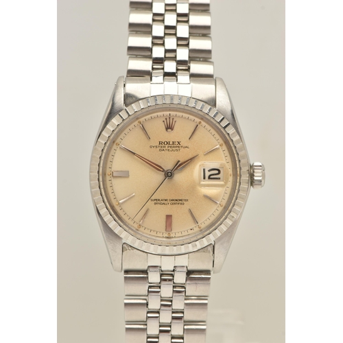 401 - A GENTS 'ROLEX' WRISTWATCH, round silvered dial signed 'Rolex Oyster Perpetual Datejust, Superlative... 