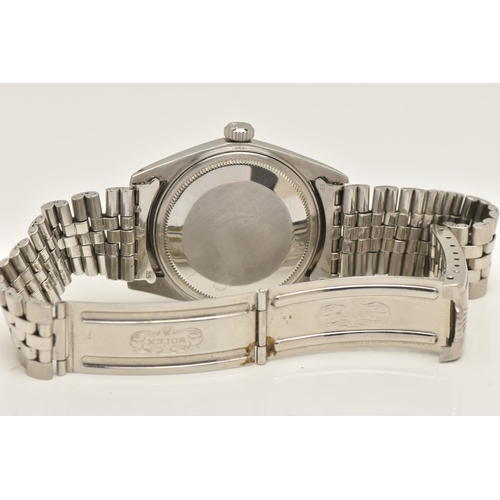 401 - A GENTS 'ROLEX' WRISTWATCH, round silvered dial signed 'Rolex Oyster Perpetual Datejust, Superlative... 