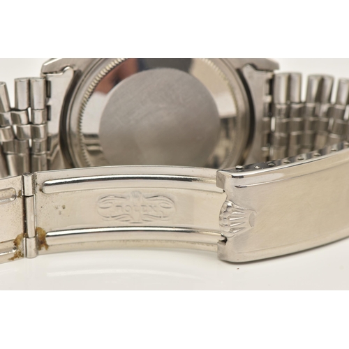 401 - A GENTS 'ROLEX' WRISTWATCH, round silvered dial signed 'Rolex Oyster Perpetual Datejust, Superlative... 