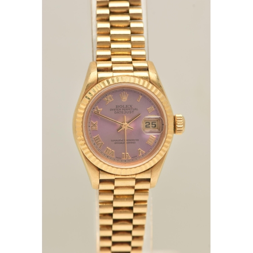 402 - AN 18CT GOLD ROLEX OYSTER PERPETUAL LADY DATEJUST 26MM WRISTWATCH, reference 79818, purple/Lavender ... 