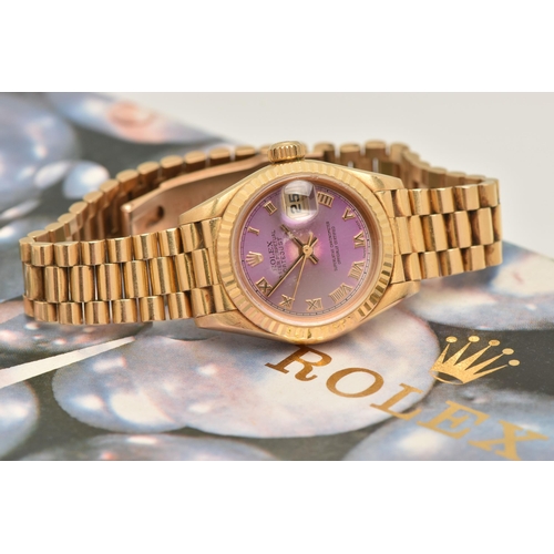 402 - AN 18CT GOLD ROLEX OYSTER PERPETUAL LADY DATEJUST 26MM WRISTWATCH, reference 79818, purple/Lavender ... 