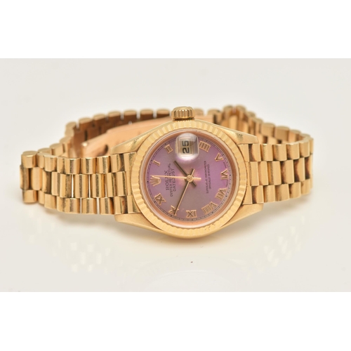 402 - AN 18CT GOLD ROLEX OYSTER PERPETUAL LADY DATEJUST 26MM WRISTWATCH, reference 79818, purple/Lavender ... 