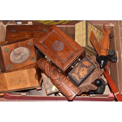 897 - TWO BOXES AND LOOSE VINTAGE TREEN AND SIMILAR to include a Japanese gilded lacquer box with a red in... 