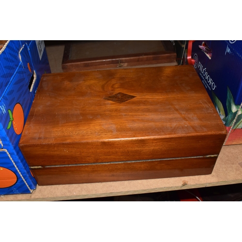 897 - TWO BOXES AND LOOSE VINTAGE TREEN AND SIMILAR to include a Japanese gilded lacquer box with a red in... 