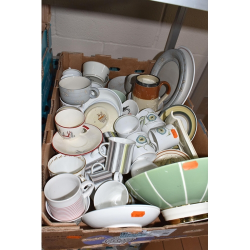 906 - TWO BOXES OF NAMED COFFEE AND TEAWARE, to include Susie Cooper 'Venetia' pattern coffee cups, Susie ... 