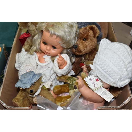 929 - A BOX OF TEDDY BEARS AND DOLLS, ETC, to include a Judy Taylor 'Aunt Eleanor' limited edition 1/1 col... 