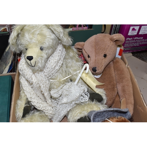 929 - A BOX OF TEDDY BEARS AND DOLLS, ETC, to include a Judy Taylor 'Aunt Eleanor' limited edition 1/1 col... 