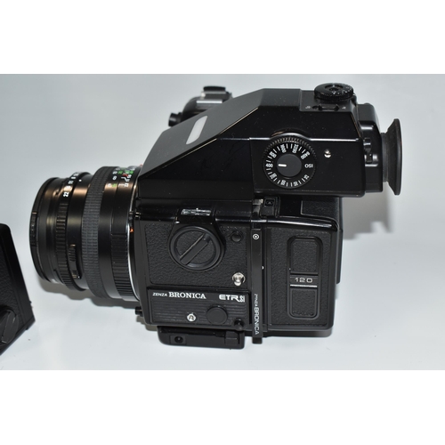 934 - BRONICA MEDIUM FORMAT PHOTOGRAPHIC EQUIPMENT  ETC, comprising of a ETR Si 645 format camera body, AE... 