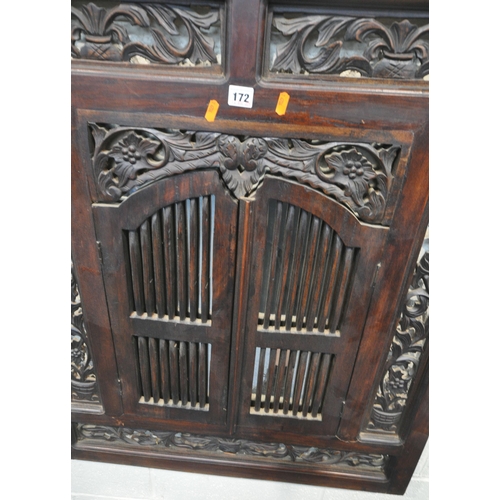 172 - A 20TH CENTURY HARDWOOD SHUTTER MIRROR, with foliate carved details, and double slatted doors, 81cm ... 