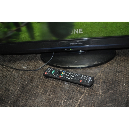 64 - A PANASONIC TX-L32S20BA 32in TV WITH REMOTE (PAT pass and working)