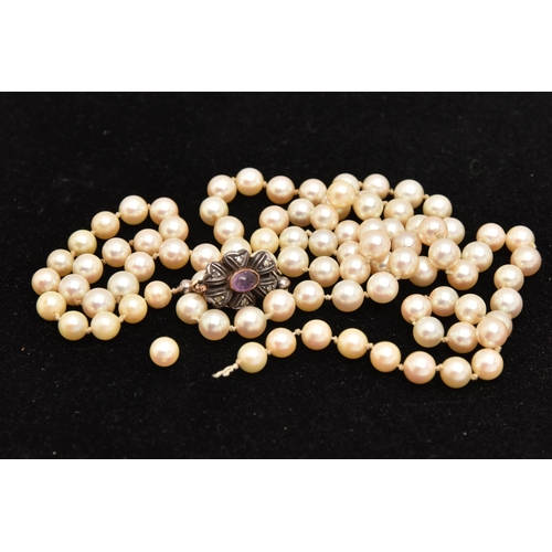 426 - A SINGLE STRAND OF CULTURED PEARLS, AF, cream pearls with a pink hue, each measuring approximately 6... 