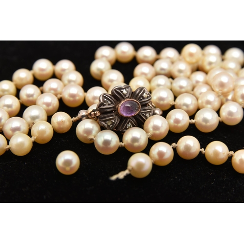 426 - A SINGLE STRAND OF CULTURED PEARLS, AF, cream pearls with a pink hue, each measuring approximately 6... 