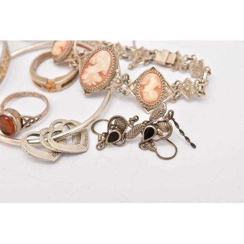 474 - A SMALL ASSORTMENT OF JEWELLERY, to include an open work hinged bangle stamped 925, a white metal ba... 