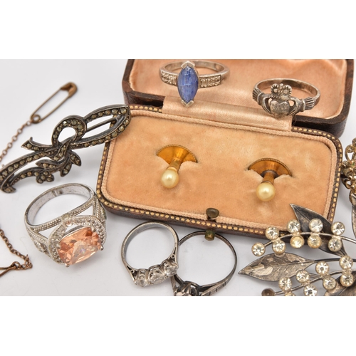 478 - A SMALL BAG OF ASSORTED ITEMS, to include a cased pair of gold plated imitation pearl dress studs, s... 