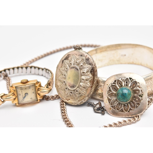 485 - A SELECTION OF JEWELLERY, to include a silver hinged bangle, with foliate pattern, hallmarked Birmin... 