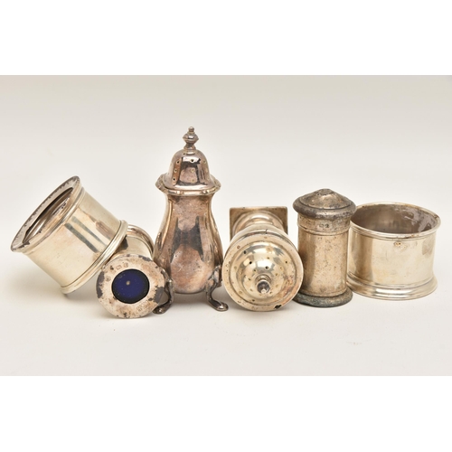 501 - FOUR PEPPERETTES AND TWO SALTS, to include a pair of small cylindrical pepperettes, hallmarked Birmi... 