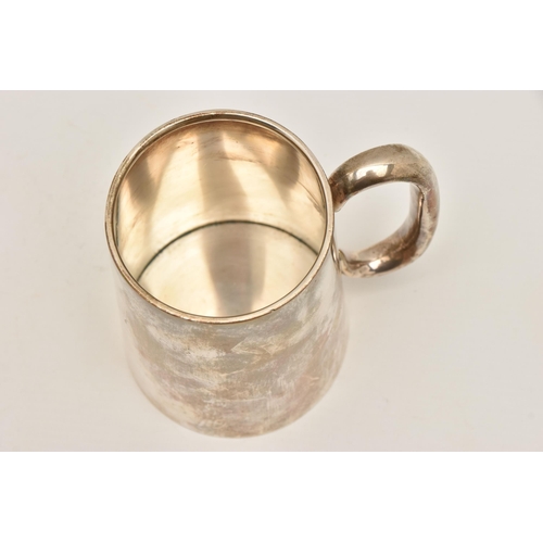 524 - AN EARLY 20TH CENTURY SILVER TANKARD, polished tapered form with C handle, hallmarked 'Wilmot Manufa... 