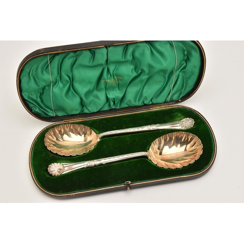 539 - A CASED SET OF TWO SILVER EDWARDIAN FRUIT SPOONS, each with a frilled edge, gilt bowl and shell patt... 