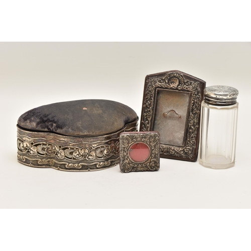 540 - A SELECTION OF SILVER ITEMS, to include an early 20th century jewellery box with pin cushion hinged ... 