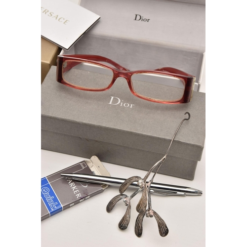 550 - A PAIR OF LADIES DIOR GLASSES AND OTHER ITEMS, to include a boxed pair of ladies 'Christian Dior' pr... 