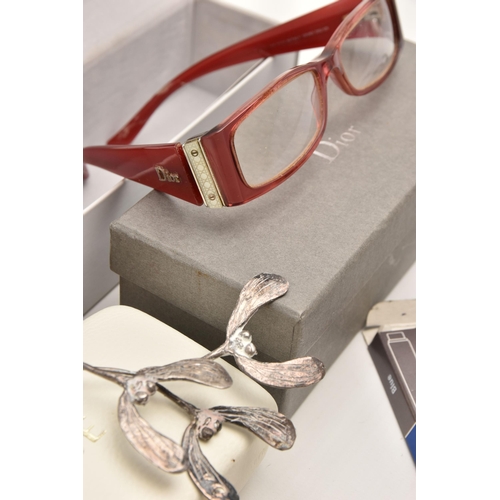 550 - A PAIR OF LADIES DIOR GLASSES AND OTHER ITEMS, to include a boxed pair of ladies 'Christian Dior' pr... 