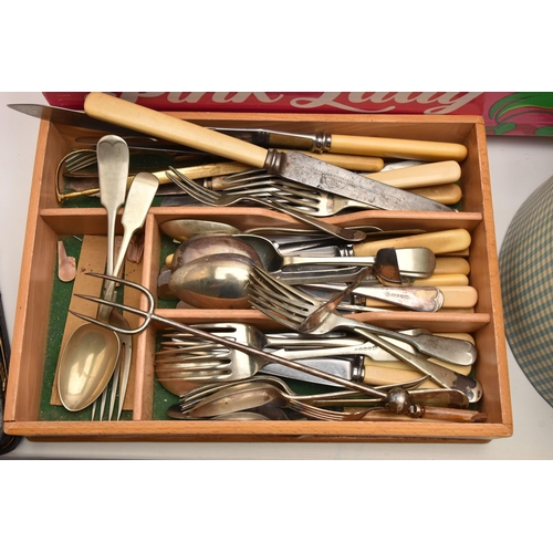 563 - A LARGE ASSORTMENT OF CUTLERY, mixed cutlery pieces some with cases (condition report: used conditio... 